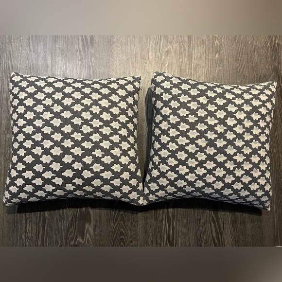 Room & Board | Set of 2 Valenta Throw Pillow | 18x18 | Navy - Picture 3 of 4